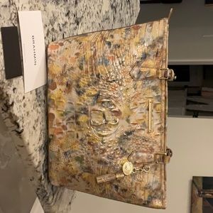 Brahmin Handbag NWOT. Lovely addition for Spring.